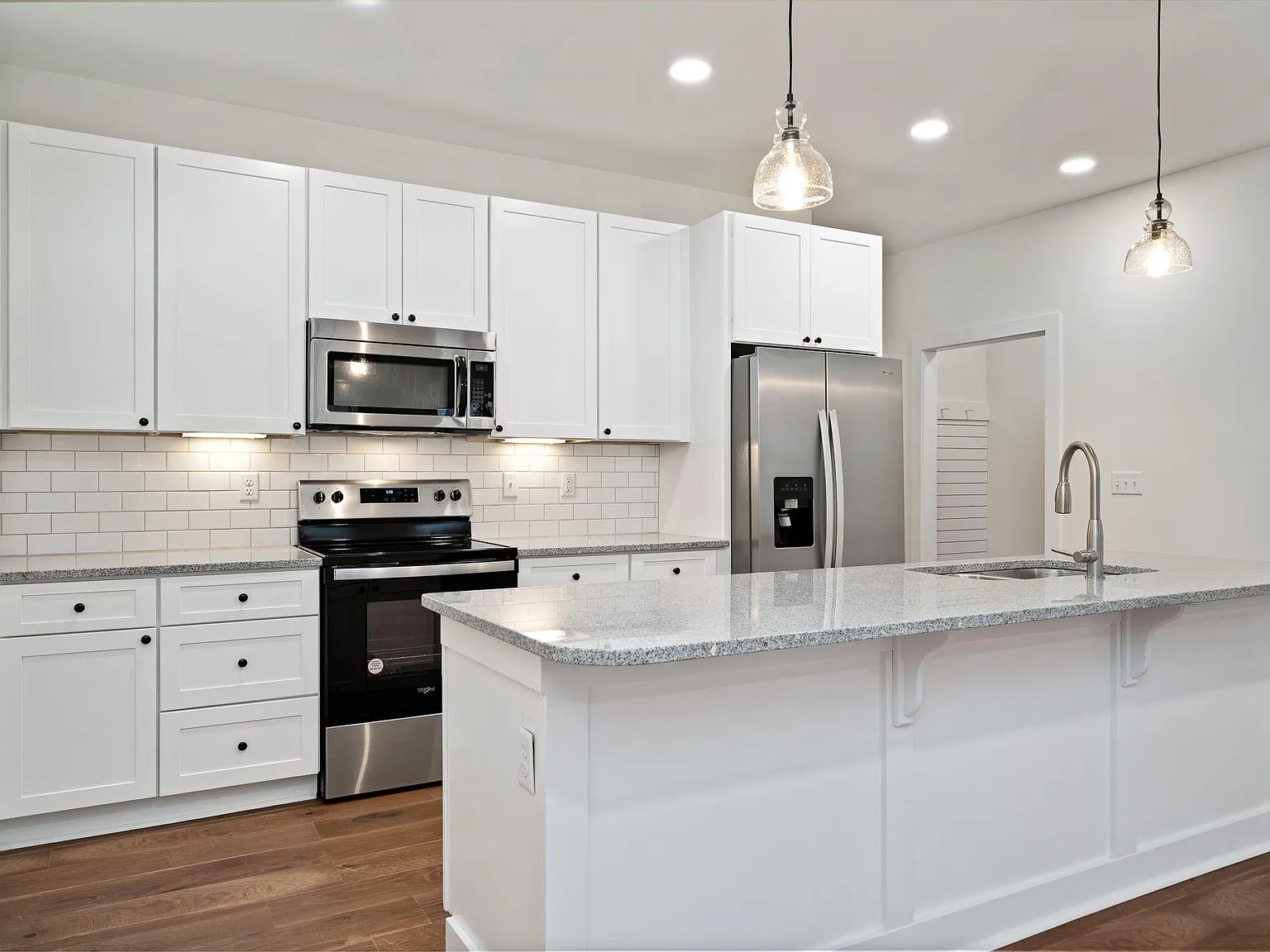 1 bed, 1012 sqft, $1,385 — Photo 4