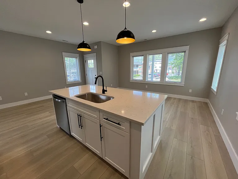 1213 N Madison St — Photo 12