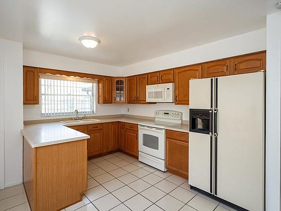 5th image of 2707 Sumba Ave
