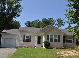 221 Traveller Cir, Montross, VA 22520