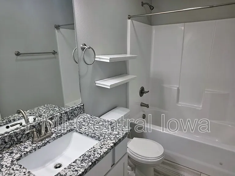 9643 Turnpoint Dr — Photo 23