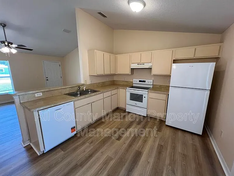520 Marion Oaks Ln — Photo 4