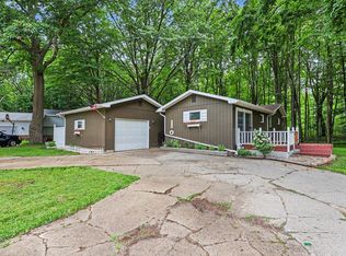 17700 Thornapple Ln, Spring Lake, MI 49456