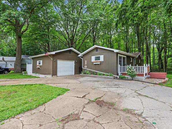 17700 Thornapple Ln, Spring Lake, MI 49456