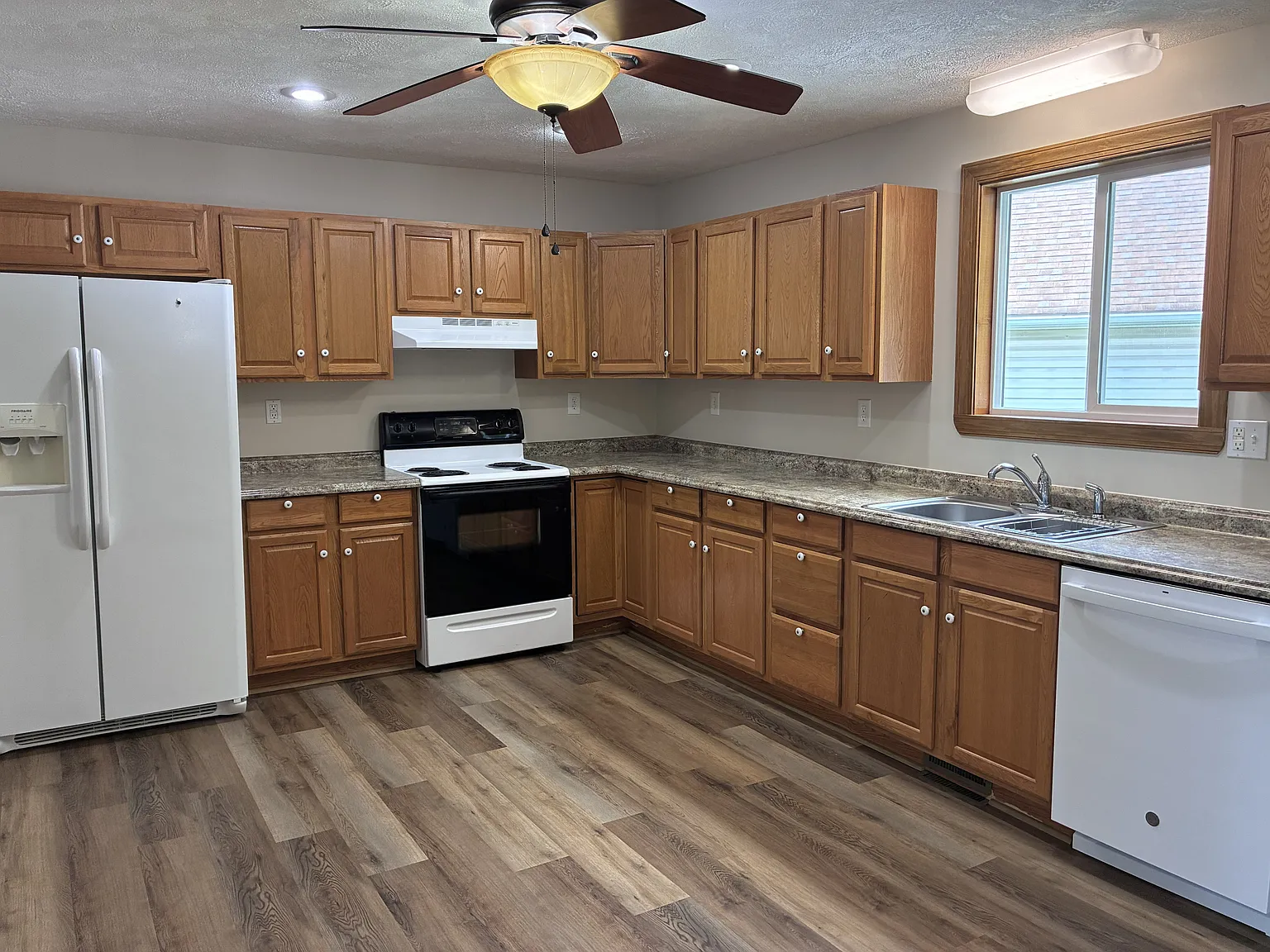 705 E Main St — Photo 3