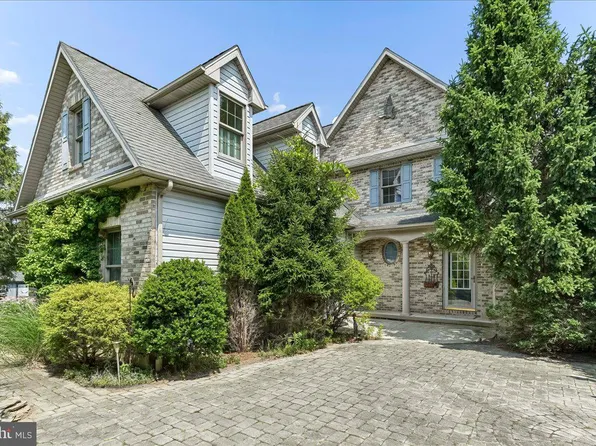 8247 Hensingersville Rd, Alburtis, PA 18011