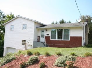206 Clearview Ln, Peckville, PA 18452