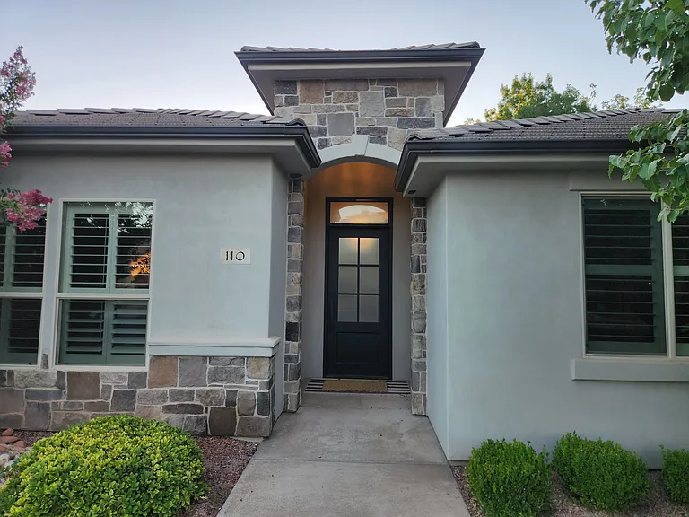 110 S Chalon Dr — Photo 2