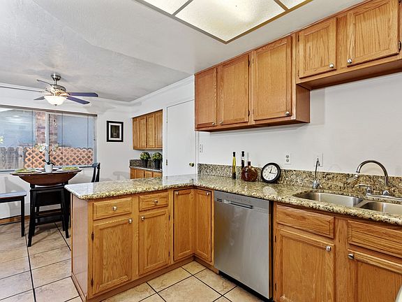 5th image of 3104 Rosemont Dr