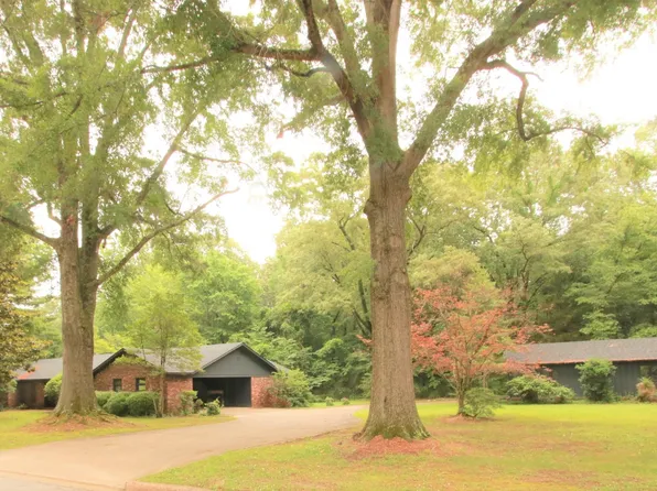 1095 Crestview Dr, Milan, TN 38358