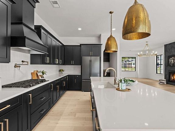 3rd image of 104 Tanya Way