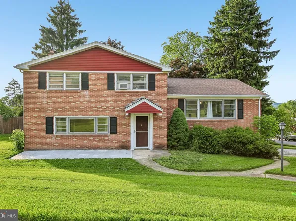 2595 Eastwood Dr, York, PA 17402