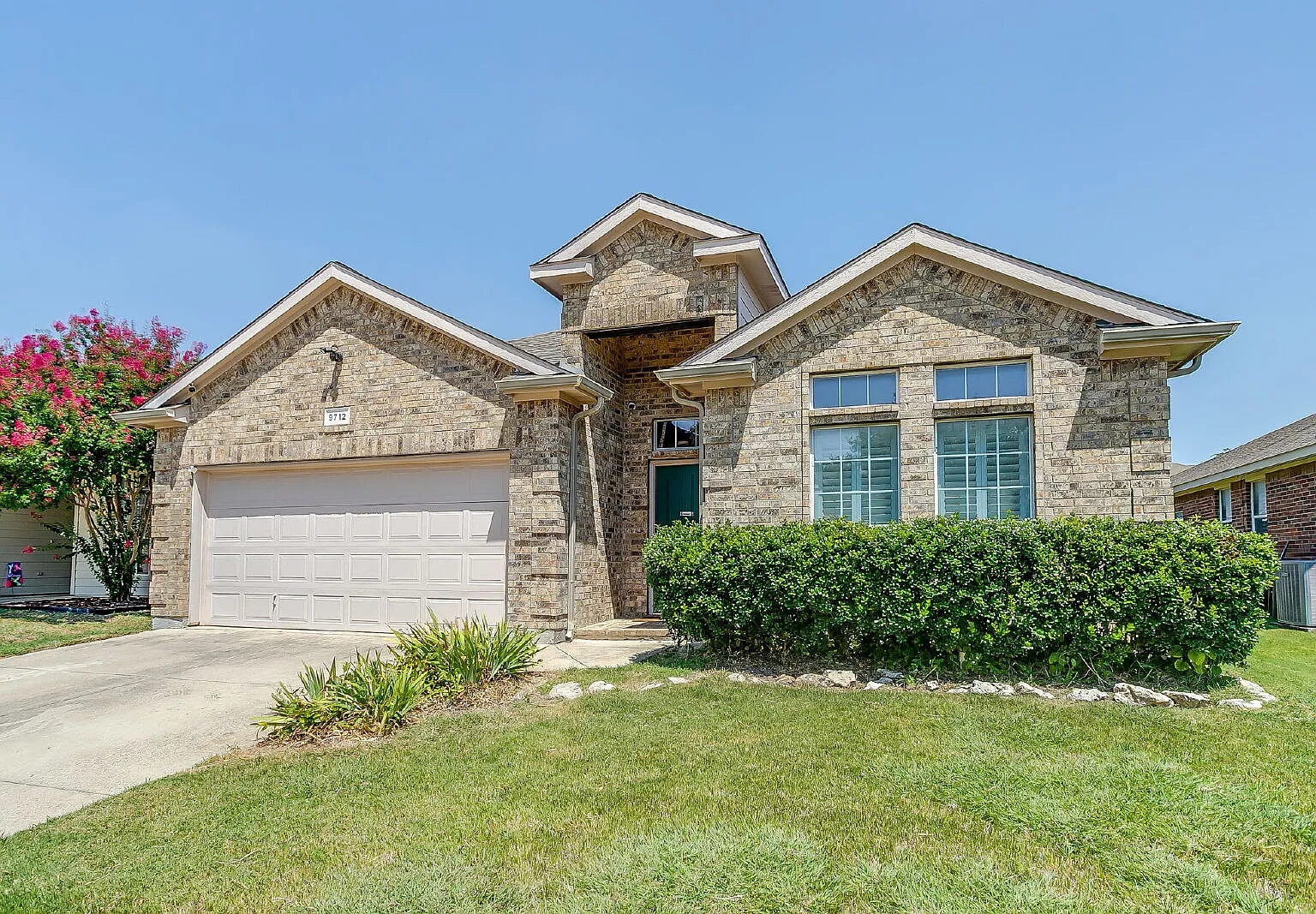 3 bed, 2.0 bath, 1895 sqft, $3,500 — Photo 1