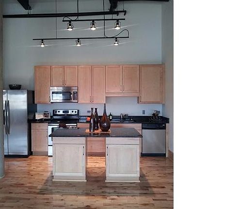3rd image of 2035 Lucas Ave #502