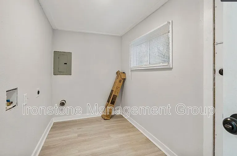 1103 N Franklin Ave W — Photo 7