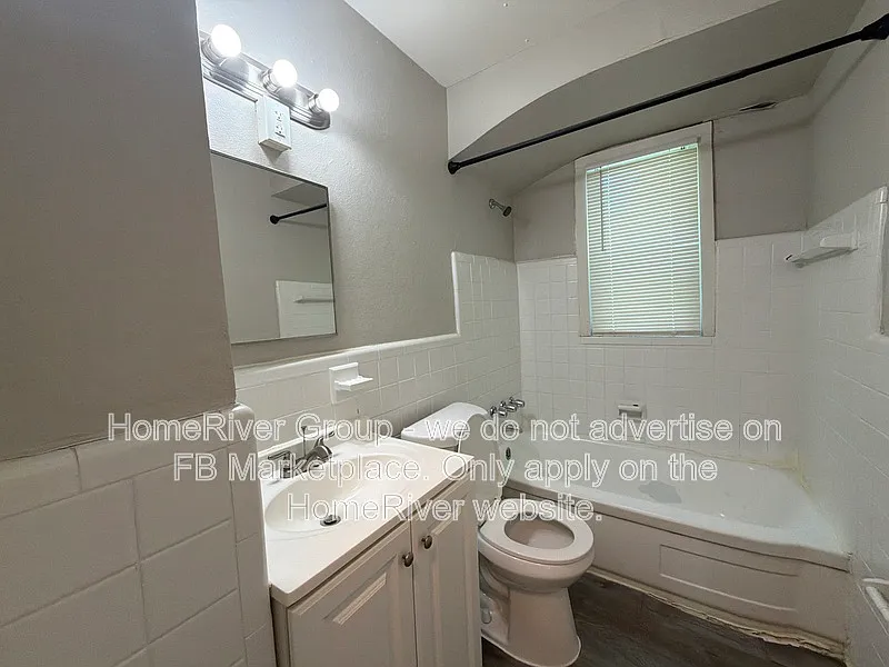 2 bed, 1.0 bath, 996 sqft, $1,300 — Photo 3