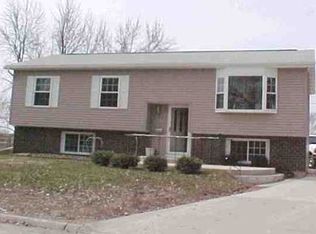 1757 Wakonda Dr, Waterloo, IA 50703