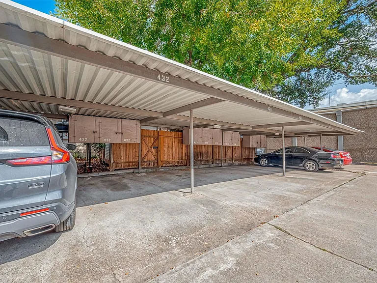 432 N Post Oak Ln — Photo 35