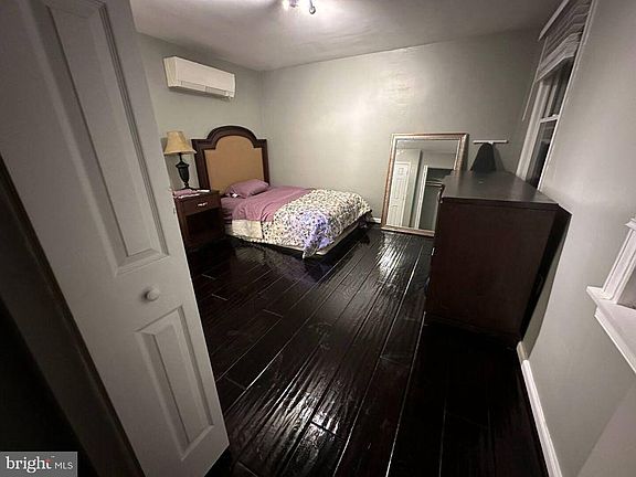 3rd image of 1726 H St NE
