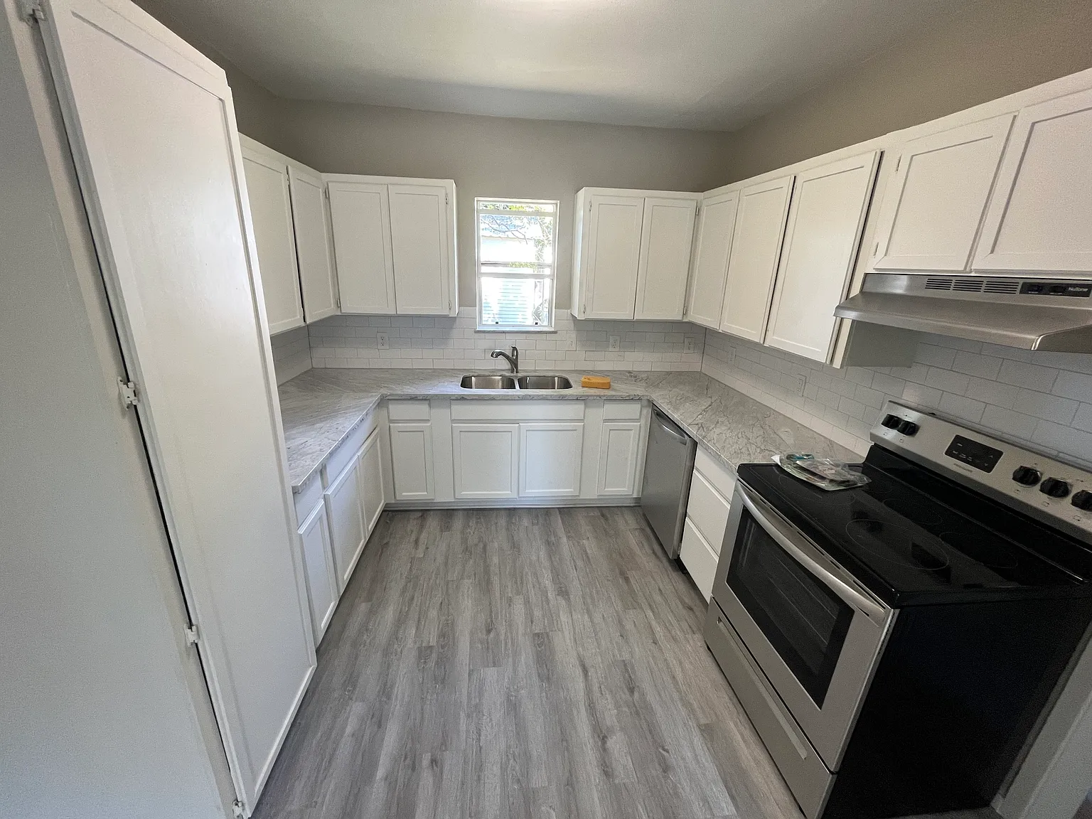 2 bed, 988 sqft, $1,350 — Photo 3