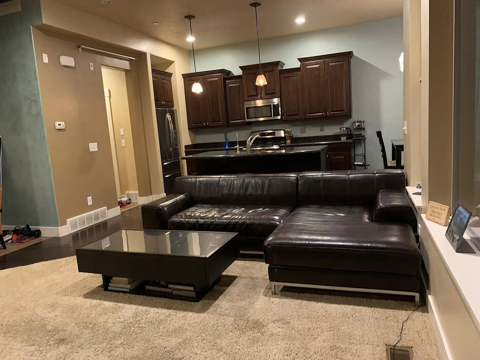 3 bed, 3.5 bath, 2400 sqft, $4,500 — Photo 2