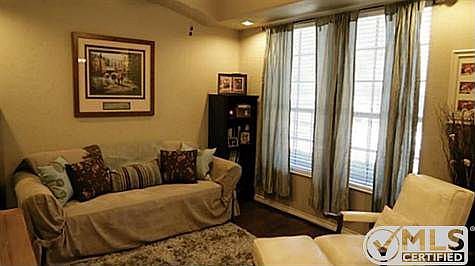 5th image of 2605 Fountainview Dr