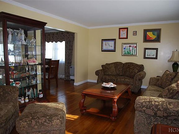 3rd image of 78 Parkway Cir