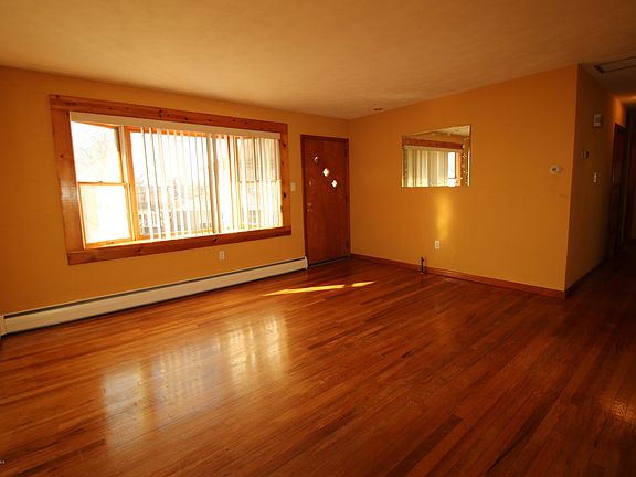 4th image of 118 Peller Ave