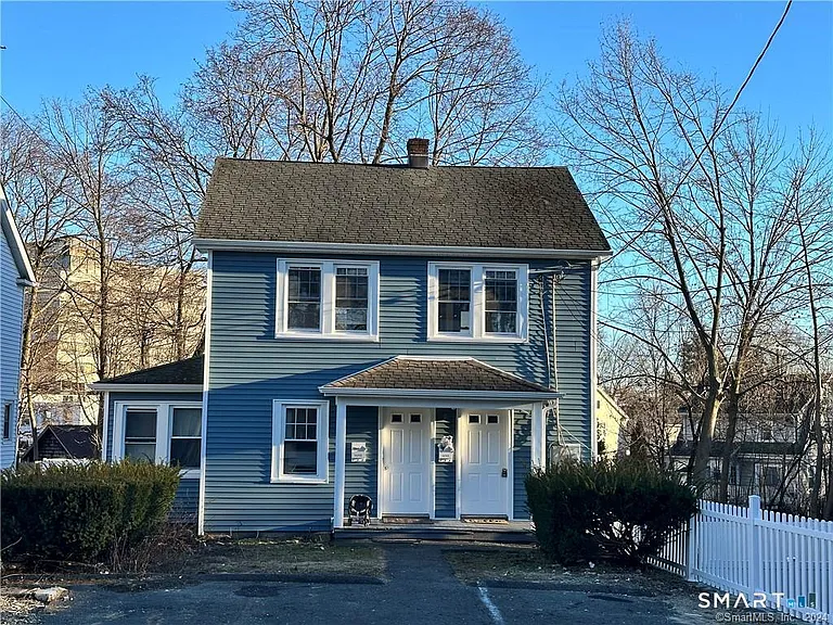 18 Cold Spring Rd — Photo 1