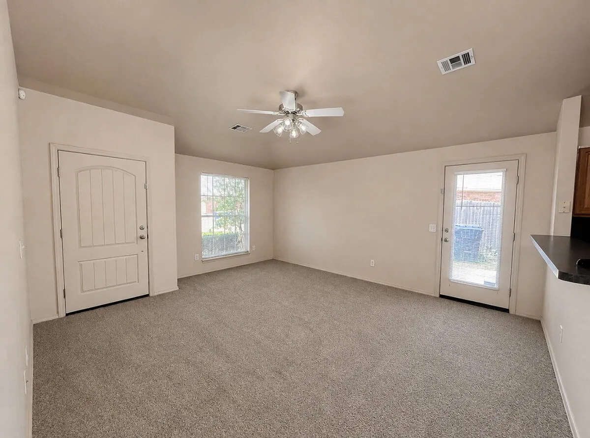 3 bed, 2.0 bath, $1,425 — Photo 3