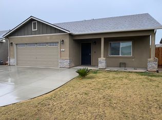 615 Citrus St, Woodlake, CA 93286