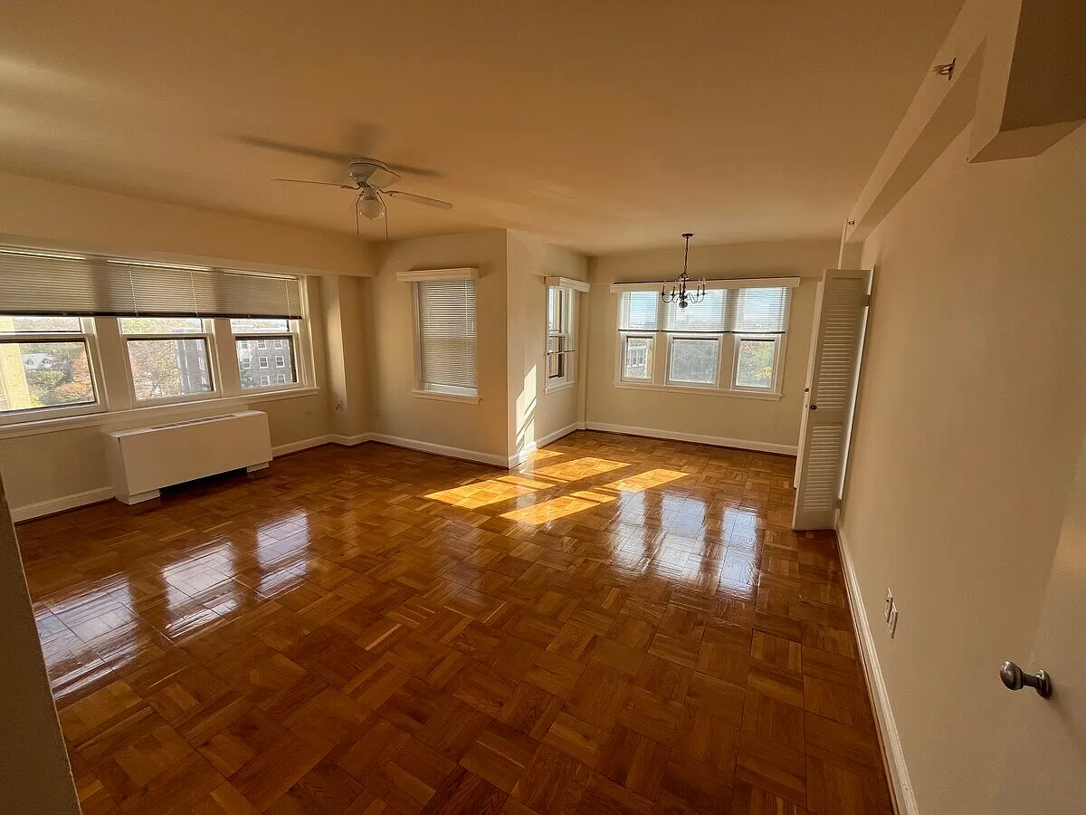 4801 Connecticut Ave — Photo 3