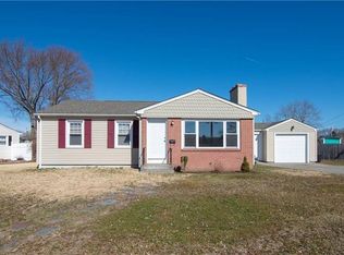 40 Woodbine St, Riverside, RI 02915