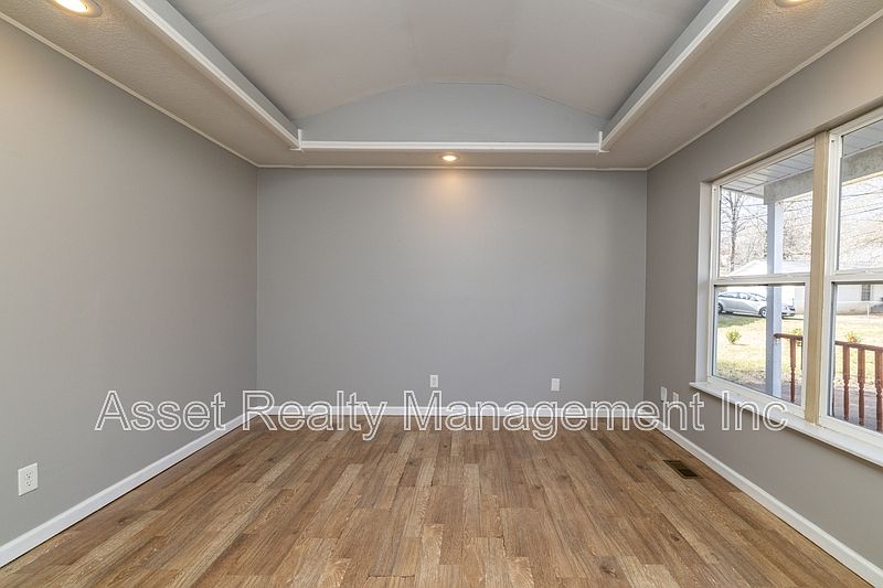 1st image of 5601 Ludbury Ln