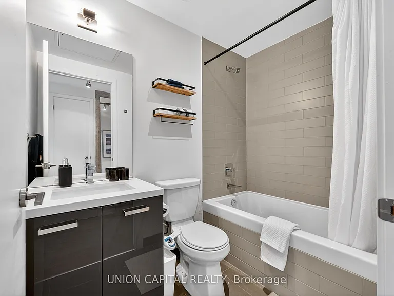 11 Charlotte St #1004 — Photo 16