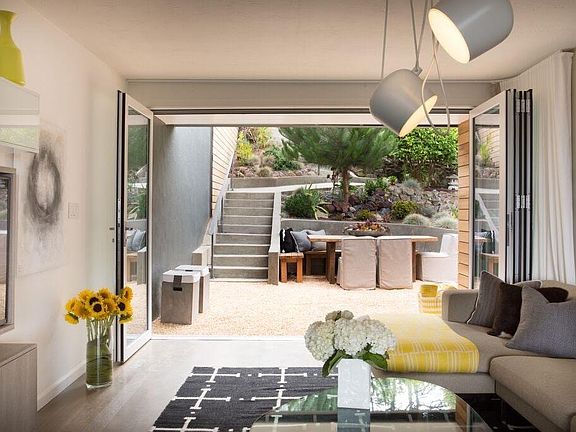 Front entrance with Nanawall.