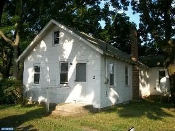 2 Newcomb Ln, Pennsville, NJ 08070