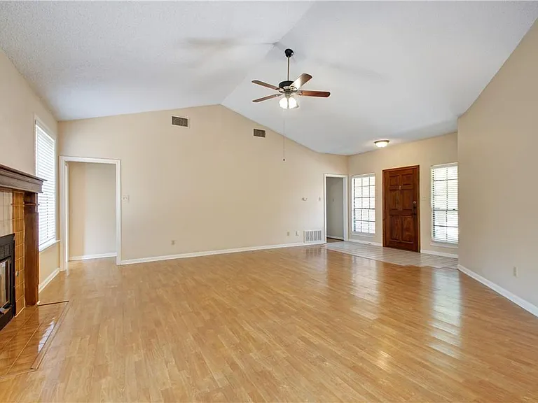 1713 Woodwind Ln — Photo 3