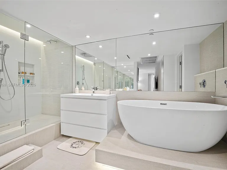 2301 Collins Ave #624 — Photo 10