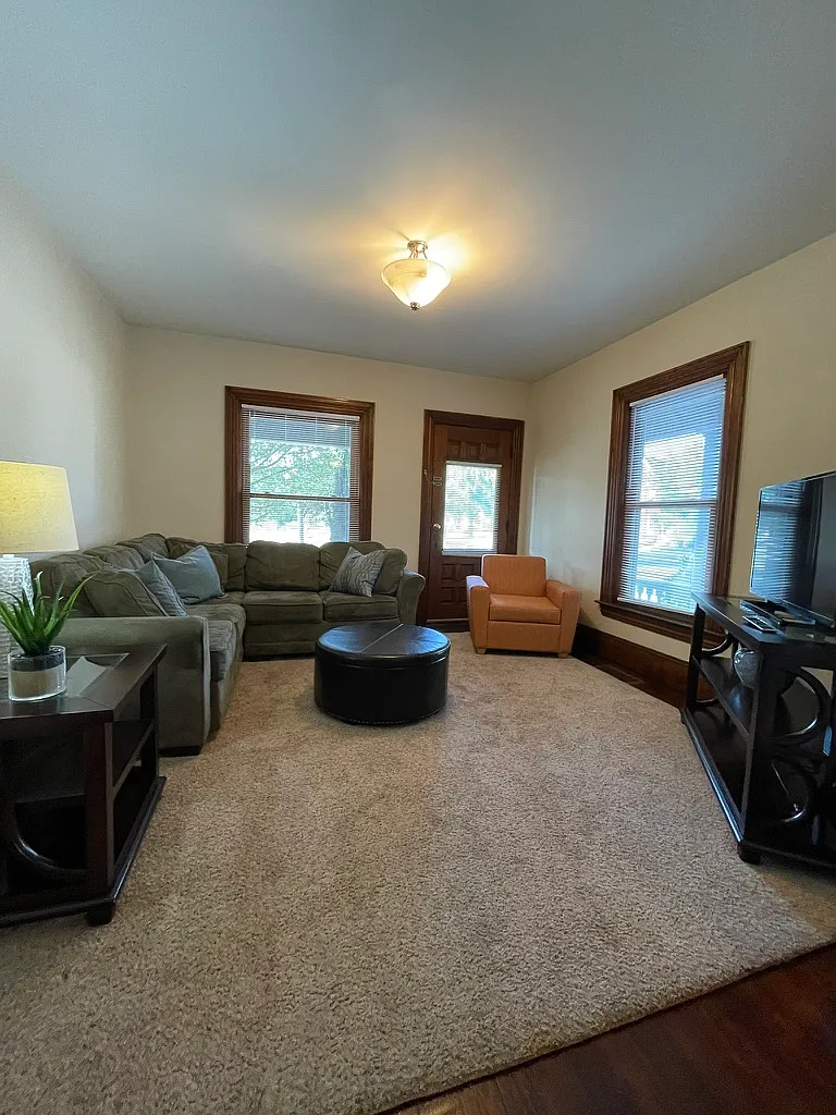 1146 Memorial Avenue - 1 — Photo 1