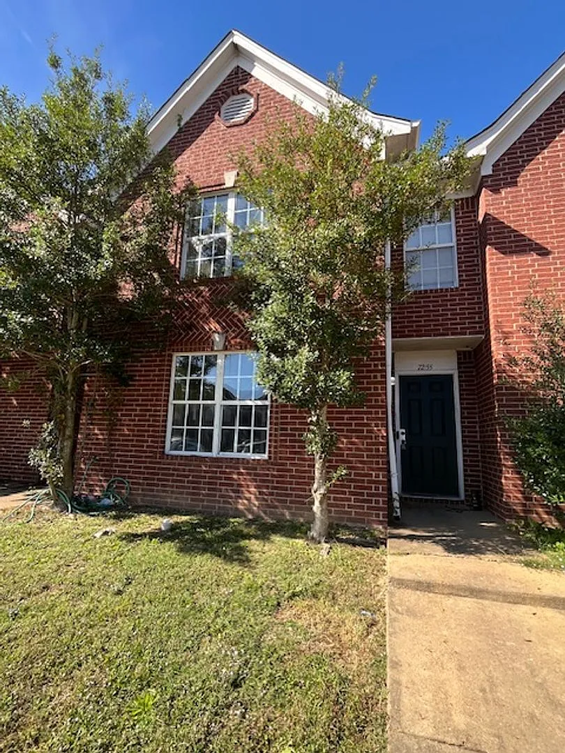 Renovated 3 Bedroom 3 Bath Townhome for Rent! — Photo 1