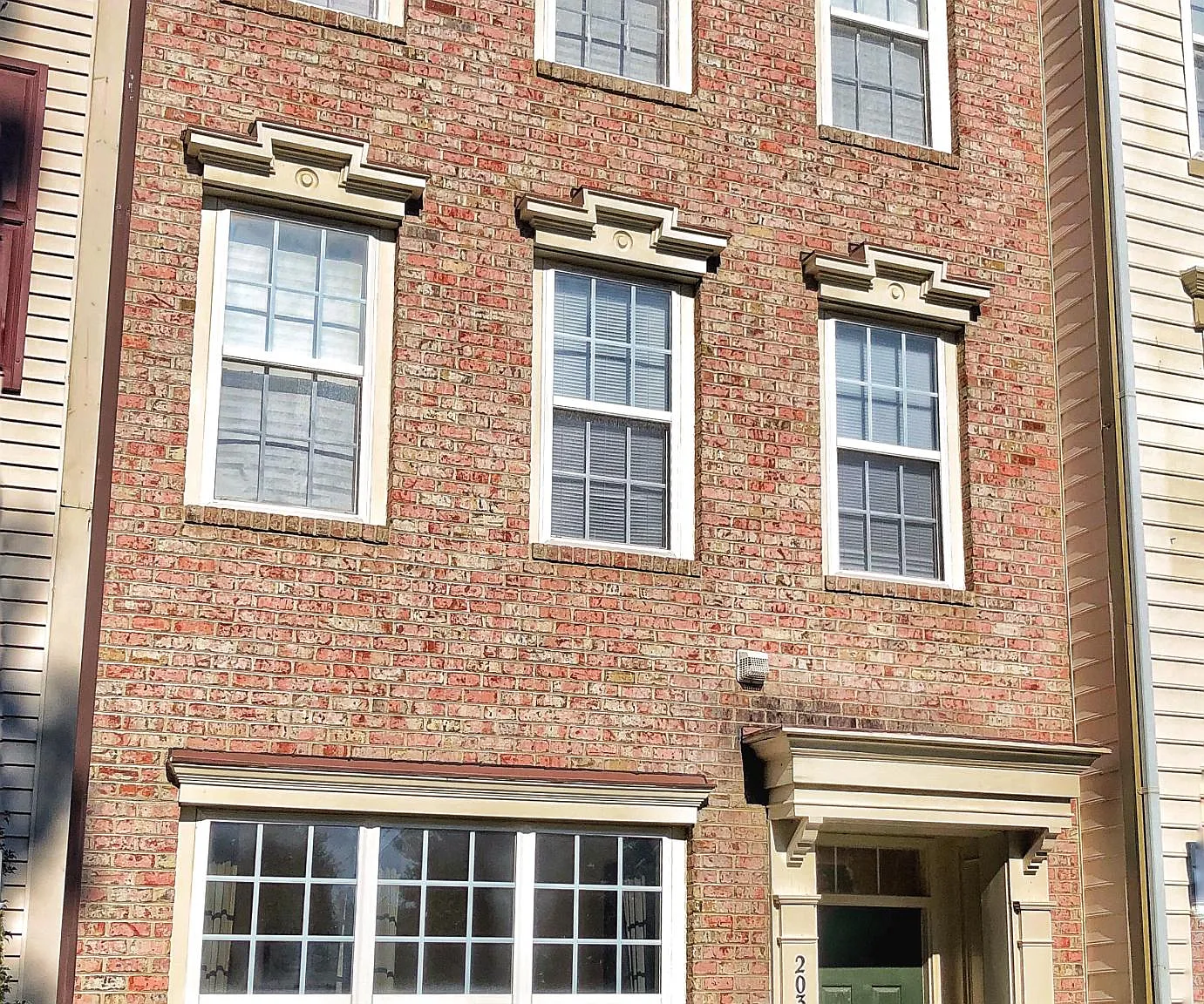 3 bed, 2.5 bath, 2200 sqft, $3,195 — Photo 1