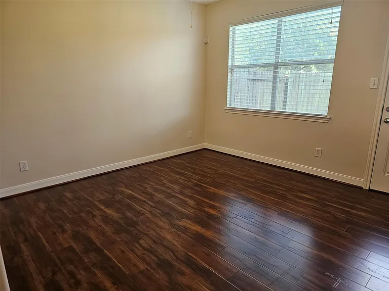 3217 Victorian Manor Ln — Photo 10