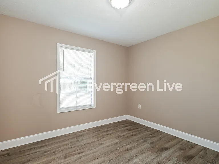 121 Davis Ave — Photo 8
