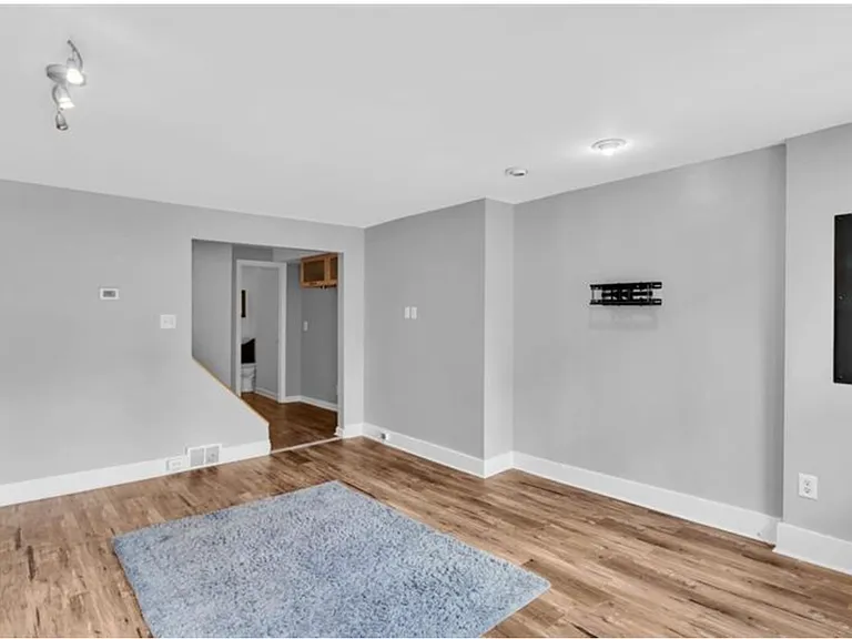 602 Middle St — Photo 4