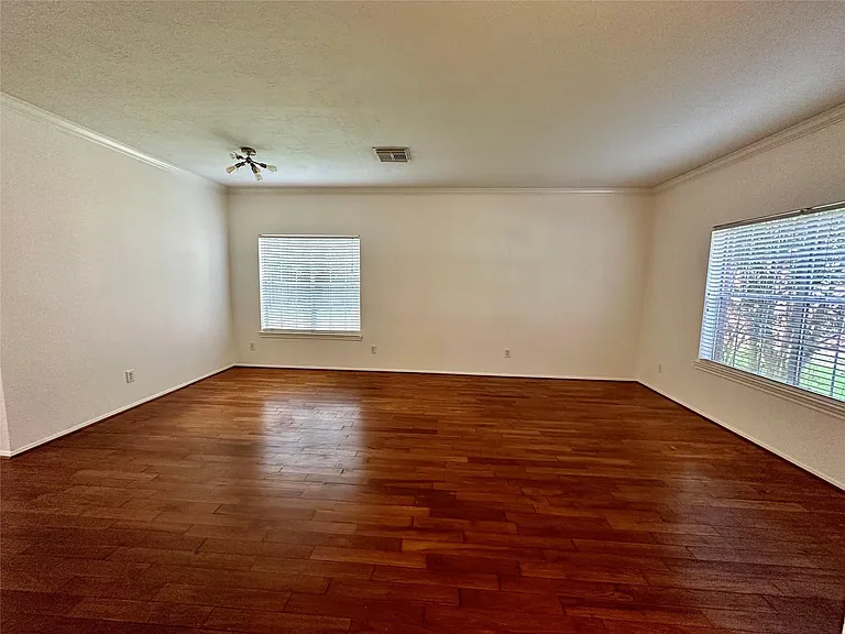 1414 Diamond Brook Dr — Photo 2
