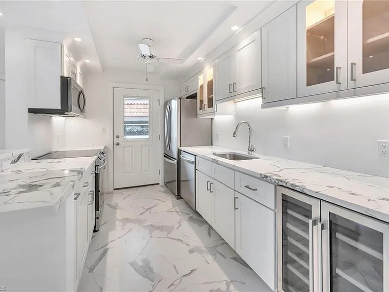 222 Harbour Dr #114 — Photo 6
