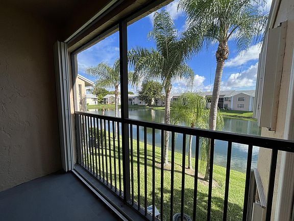 5th image of 1017 Washington Cir #1017H-266