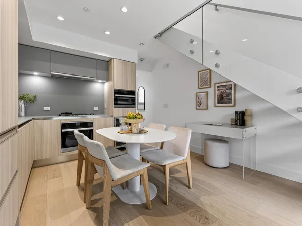 150 Woodstock Ave W, Vancouver, BC V5Y 2R7