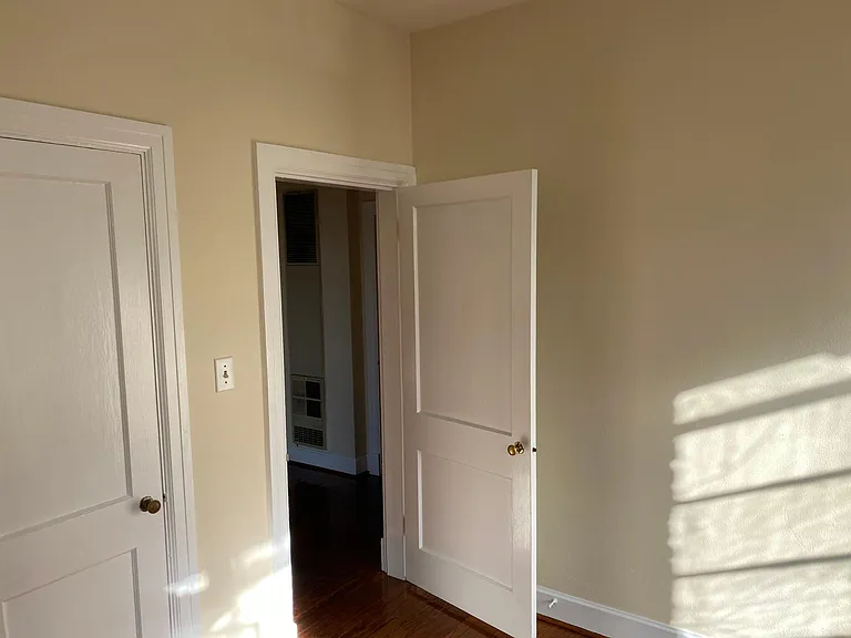 29 Van Heuval St — Photo 15